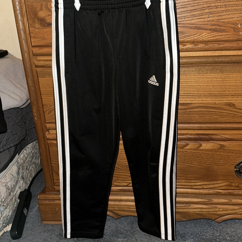 Boys Adidas track set - Picture 3 of 4